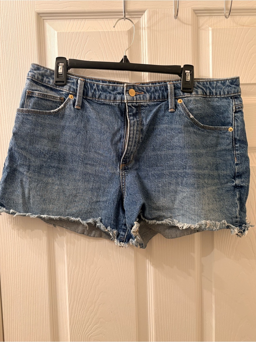 Universal Thread Size 16 High Rise Raw Hem Denim Jean Shorts 3.5” Inseam